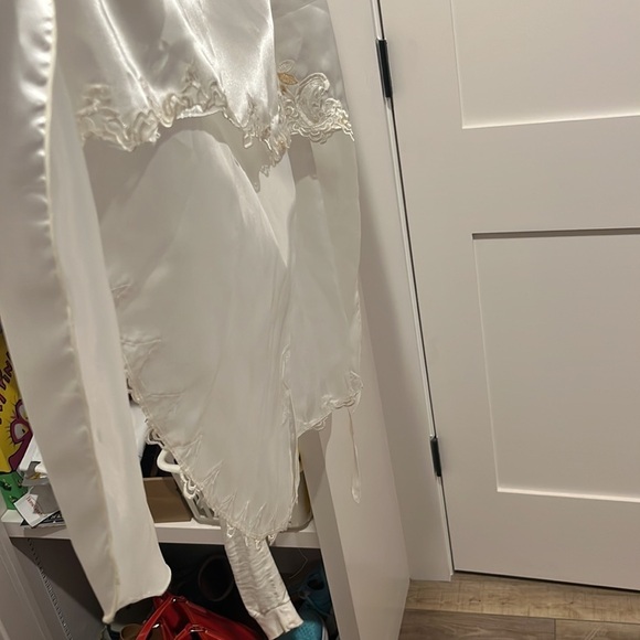 Flower Girl Elegant White Satin Gown with Bow and Train size 4 - Picture 3 of 11